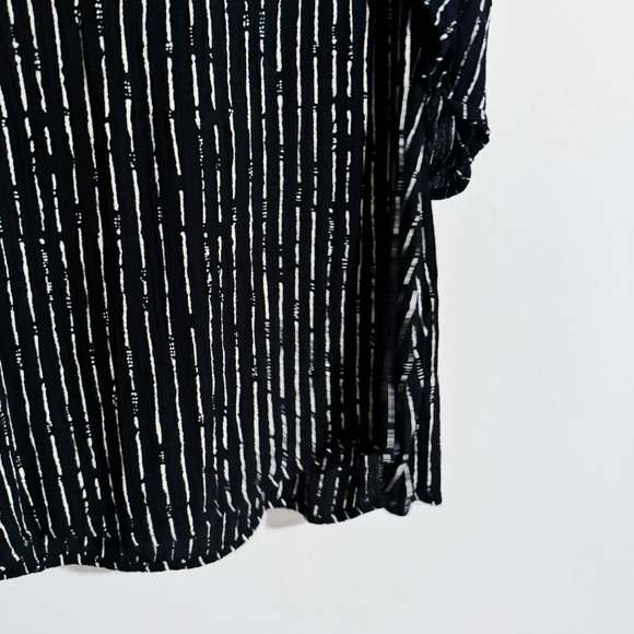 Billabong - Black and White Cold Shoulder Top - Picture 3 of 4